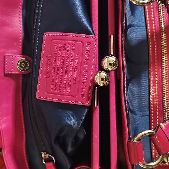 Coach Laura Kisslock 14940 GUC - Picture 4 of 12